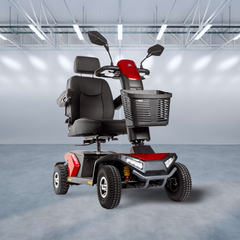 Es un scooter ideal para exteriores gracias a su potente motor de 500W, autonomía de 30 a 40 km.
Va equipado con un completo juego de luces.
