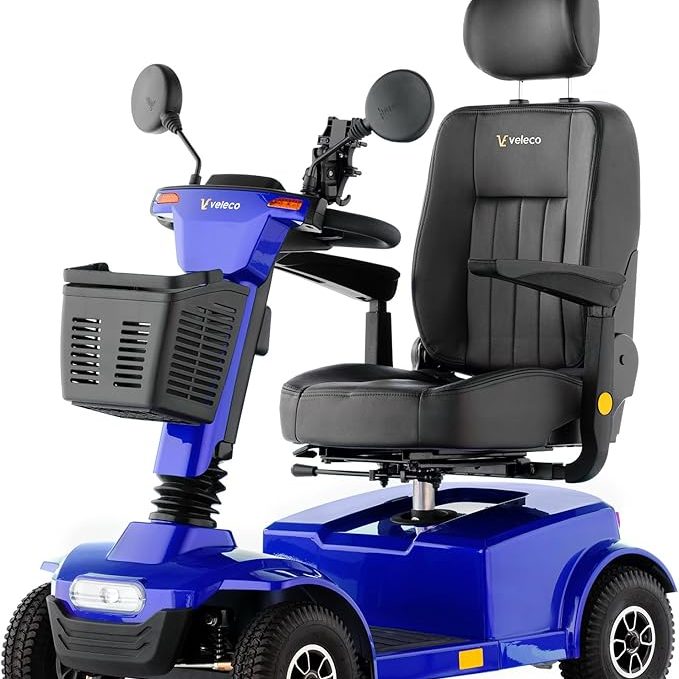 Es un scooter ideal para exteriores gracias a su potente motor de 500W, autonomía de 30 a 40 km.
Va equipado con un completo juego de luces.